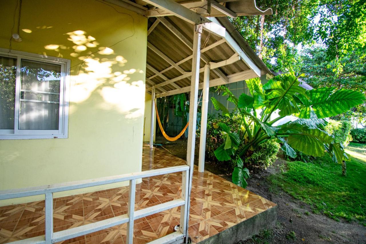 Resor Colorful Hut Ko Pha Ngan