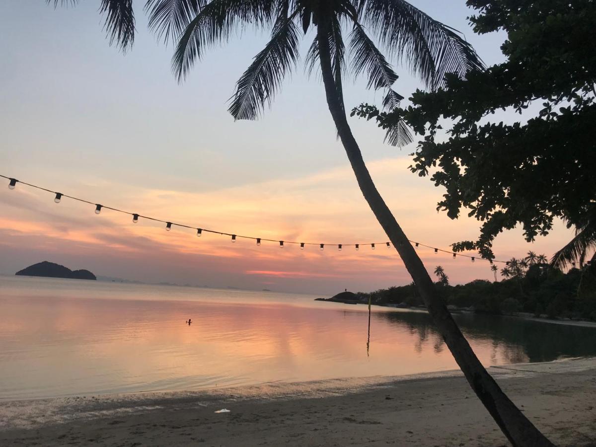 Resor Colorful Hut Ko Pha Ngan