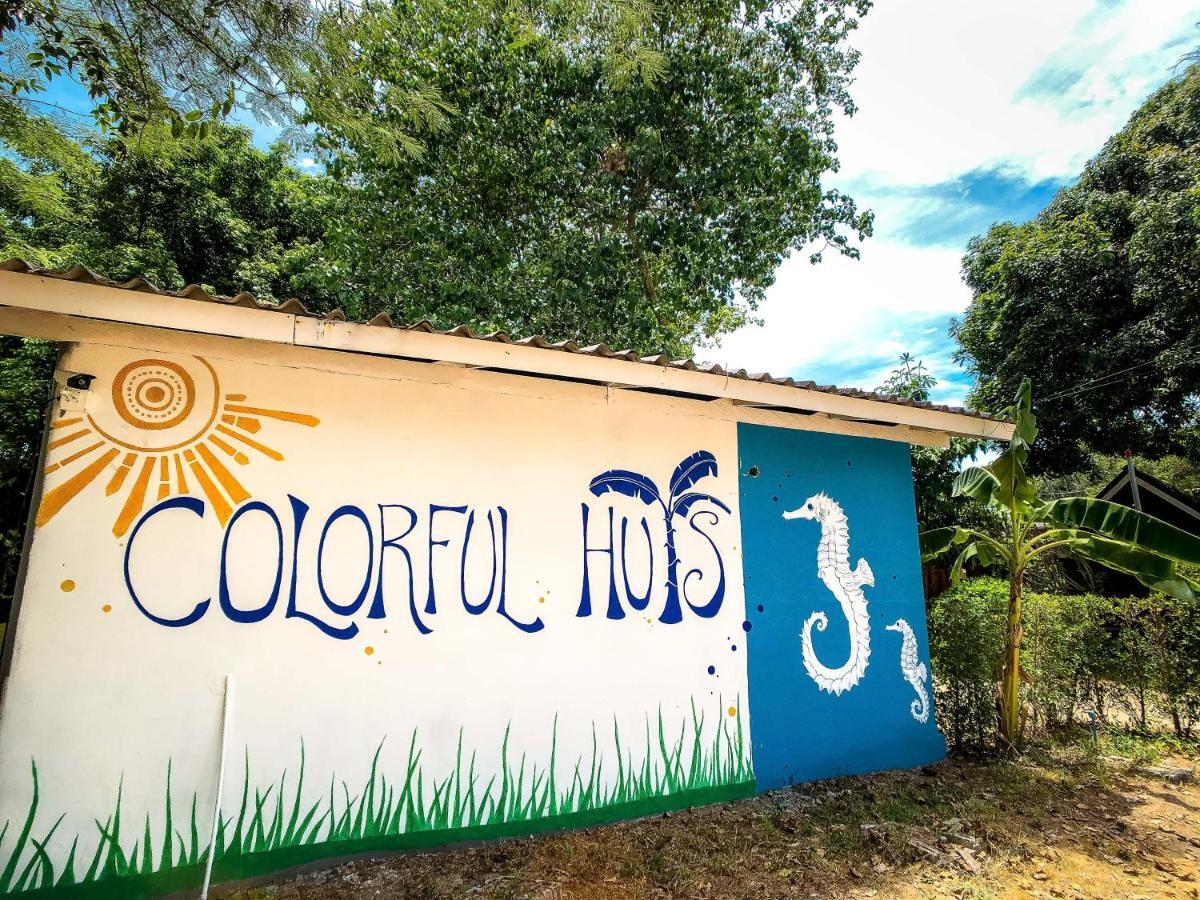 Resor Colorful Hut Ko Pha Ngan